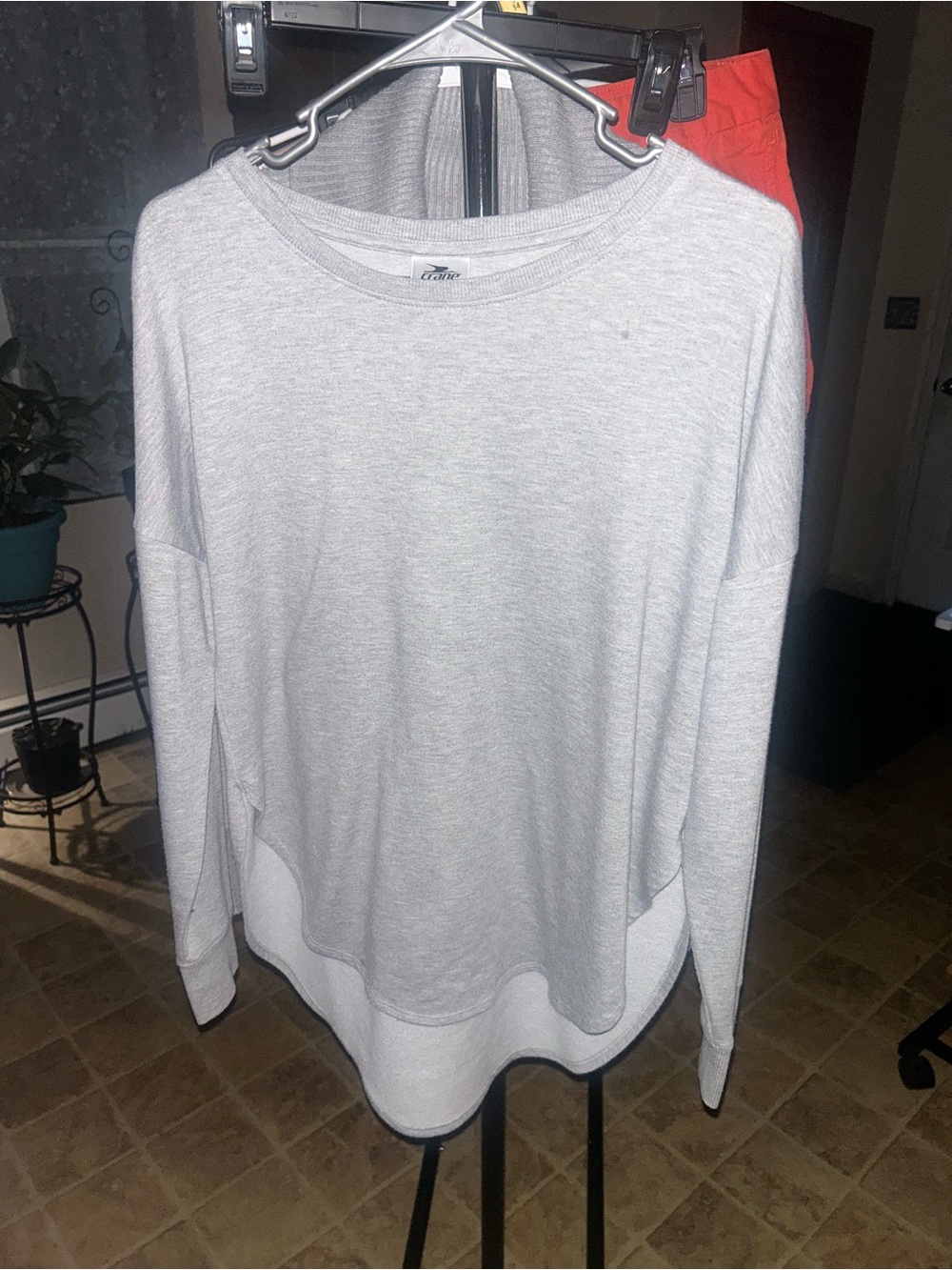 Crane Womenโs high-low Large Gray Athleisure Tunic Long Sleeve w/Thumbholes